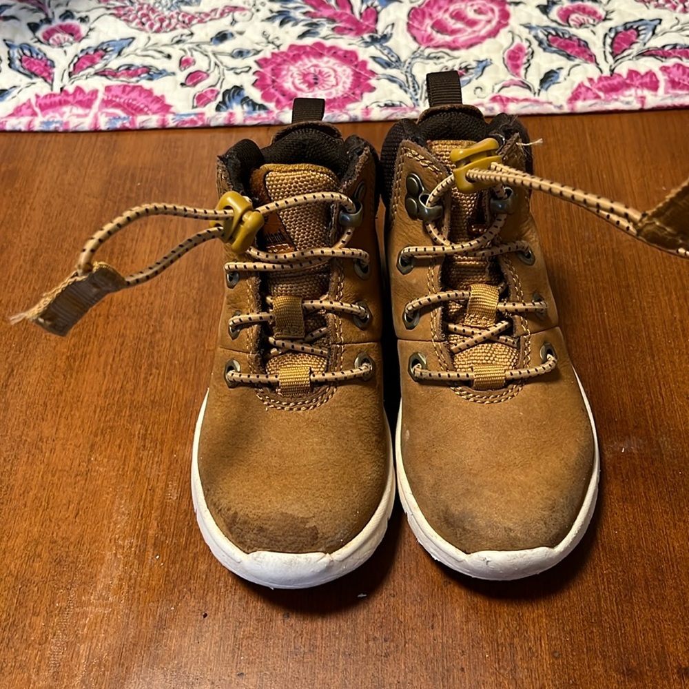 Timberland toddler boots size 7 clip on light weight